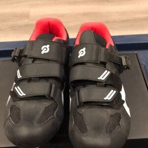 Size 10 men’s pelaton shoes used once w box